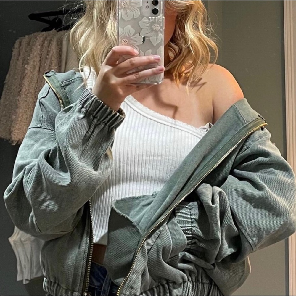 BOMBER JACKET